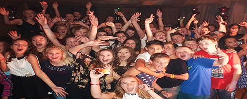 930 370 Kids Crowd